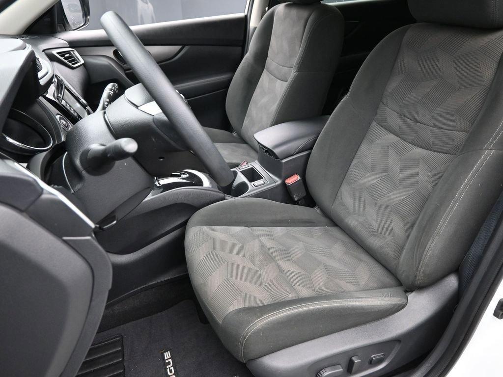 2016 Nissan Rogue Vehicle Photo in Marion, IA 52302