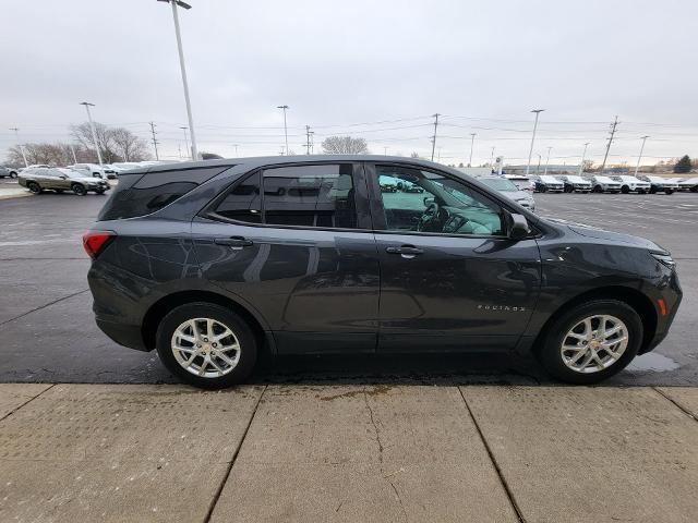 2022 Chevrolet Equinox LS photo 3