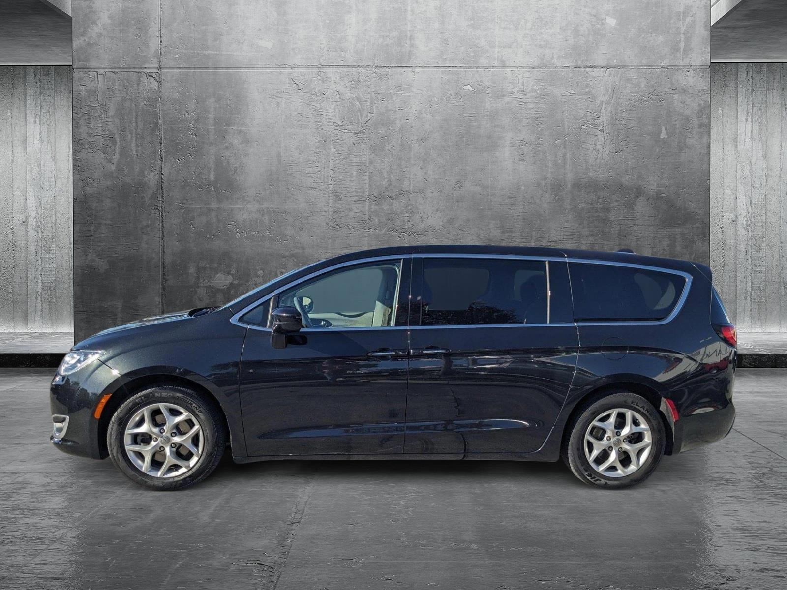 2018 Chrysler Pacifica Vehicle Photo in MIAMI, FL 33172-3015