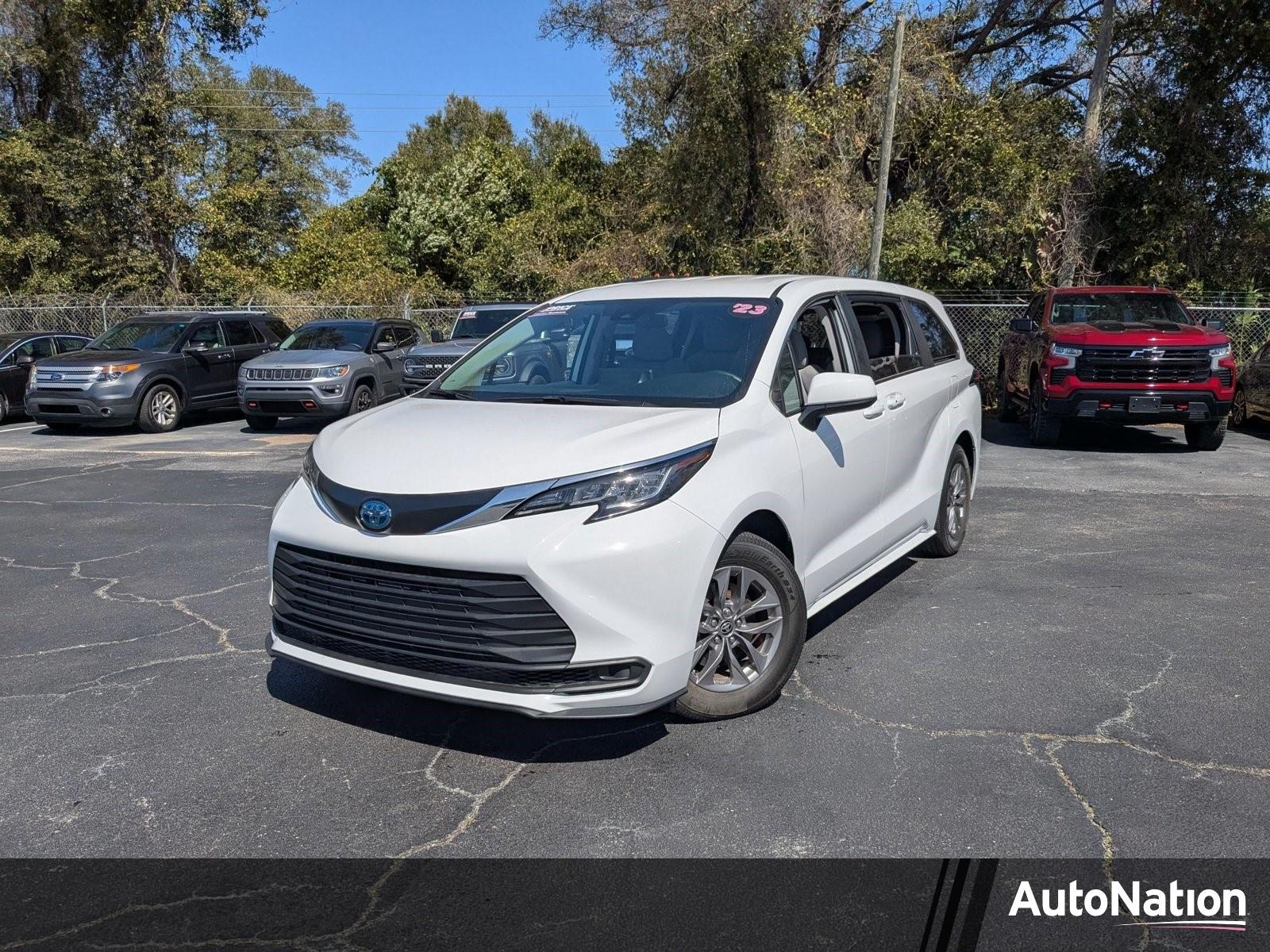 2023 Toyota Sienna Vehicle Photo in Panama City, FL 32401