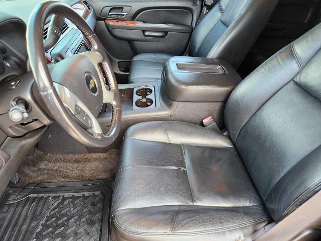 2011 Chevrolet Suburban Vehicle Photo in DENTON, TX 76210-9321