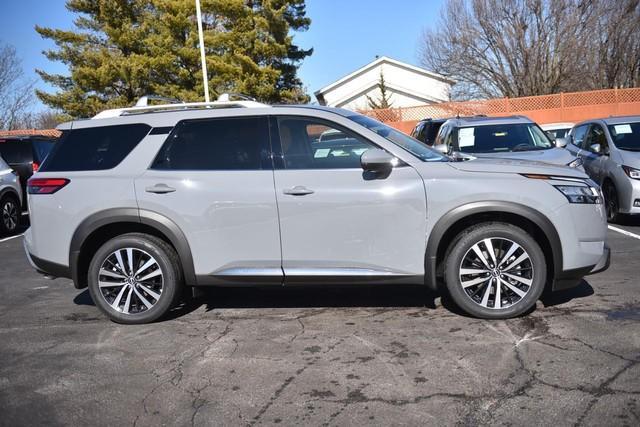 2025 Nissan Pathfinder Vehicle Photo in Ballwin, MO 63011