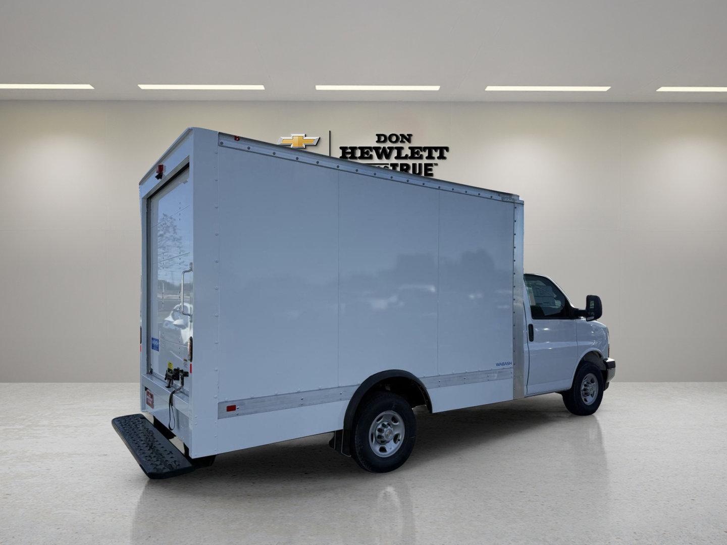 2024 Chevrolet Express Cutaway 3500 Vehicle Photo in GEORGETOWN, TX 78626-7508