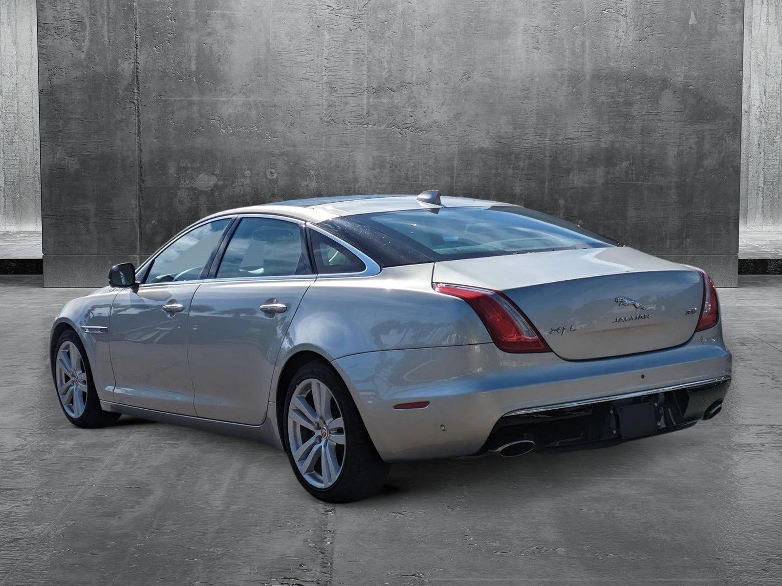 2016 Jaguar XJ Vehicle Photo in WEST PALM BEACH, FL 33407-3296