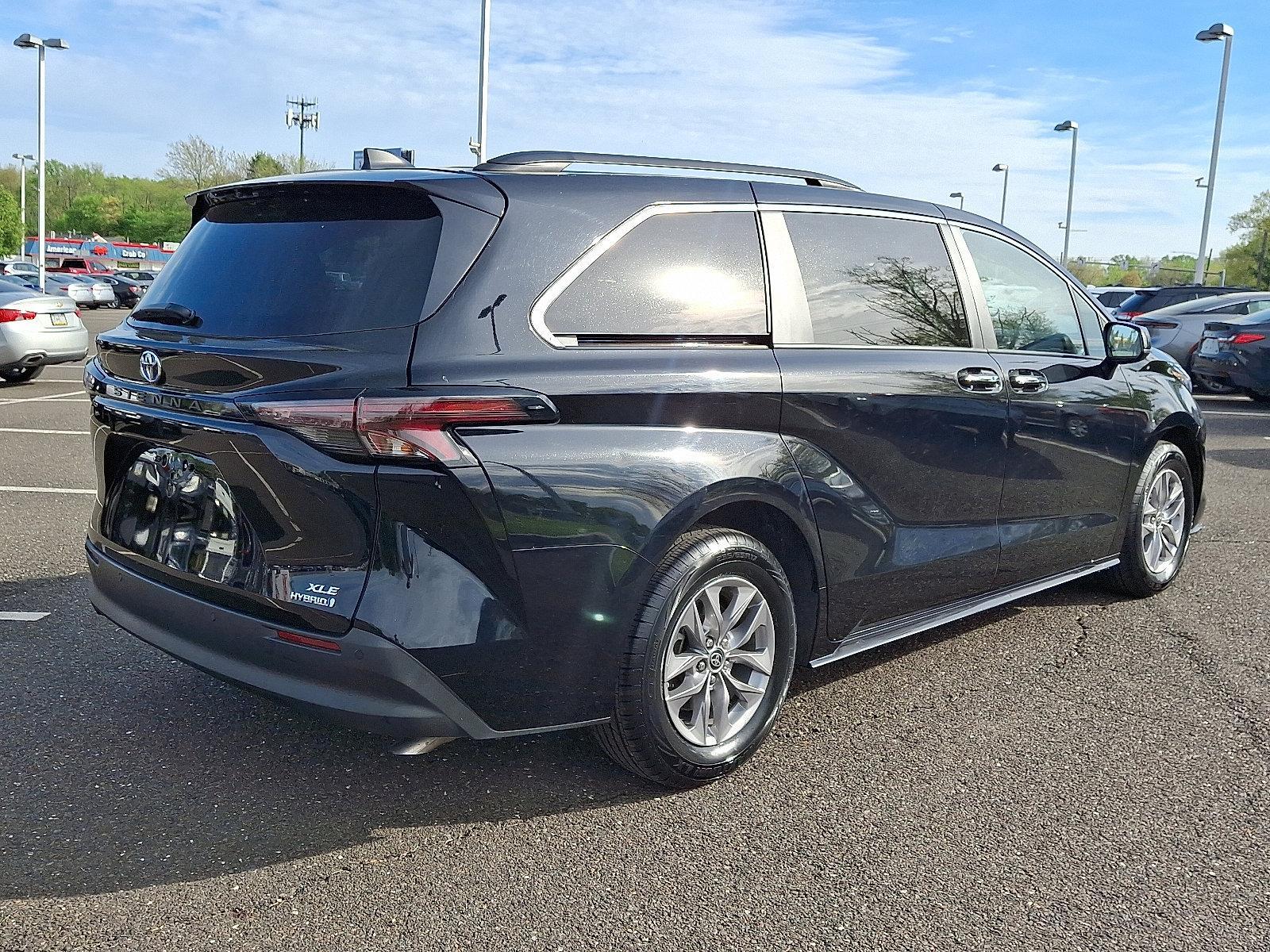 2023 Toyota Sienna Vehicle Photo in Trevose, PA 19053