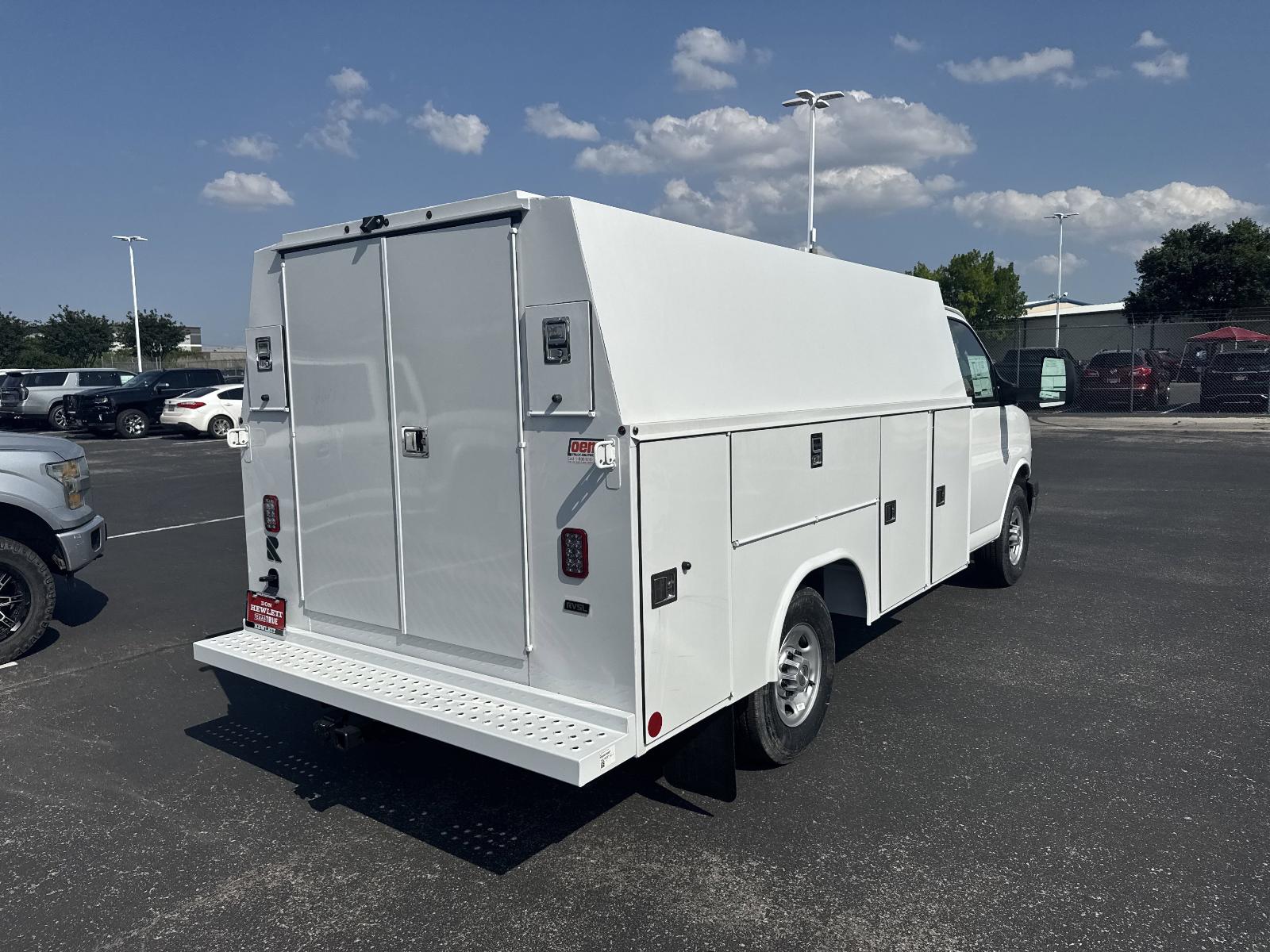 2025 Chevrolet Express Cutaway 3500 Vehicle Photo in GEORGETOWN, TX 78626-7508