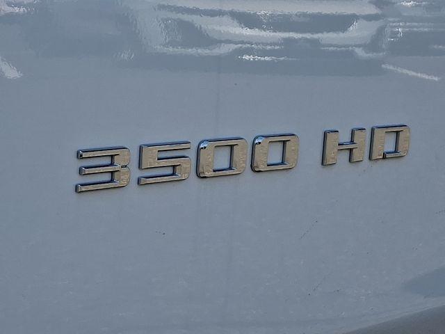 2025 Chevrolet Silverado 3500 HD Chassis Cab Vehicle Photo in DANBURY, CT 06810-5034