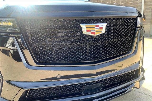 2024 Cadillac Escalade ESV Vehicle Photo in KANSAS CITY, MO 64114-4545