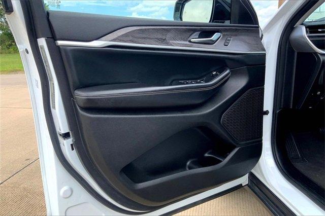 2023 Jeep Grand Cherokee L Vehicle Photo in TOPEKA, KS 66609-0000