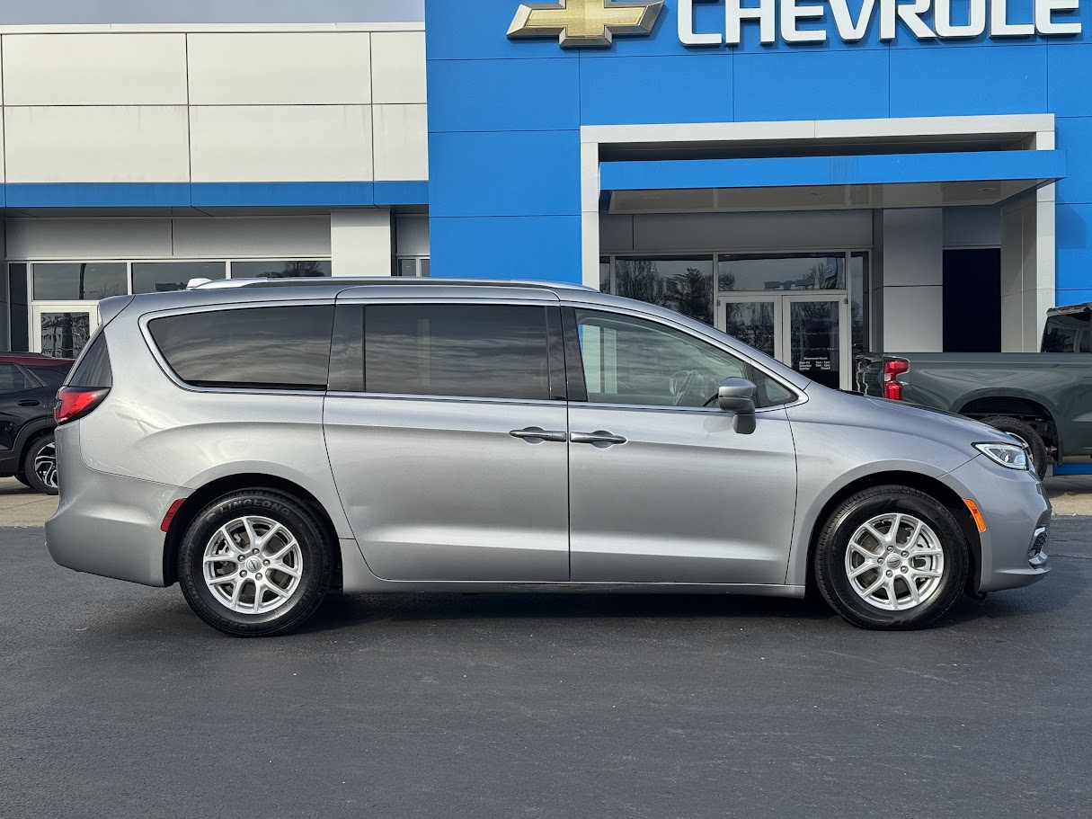 2021 Chrysler Pacifica Vehicle Photo in BOONVILLE, IN 47601-9633