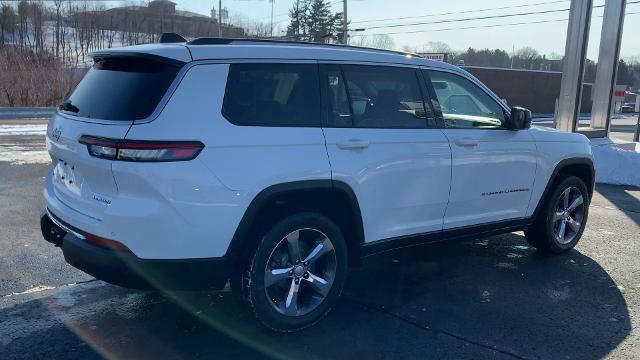 2021 Jeep Grand Cherokee L Vehicle Photo in MOON TOWNSHIP, PA 15108-2571