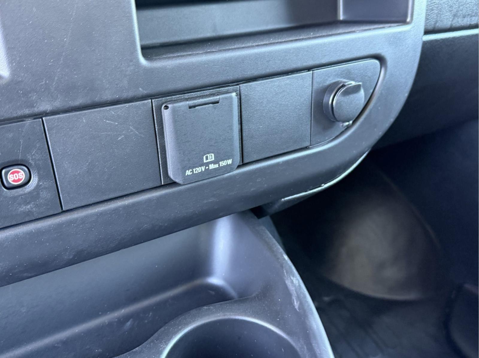 2024 Chevrolet Express Cutaway 3500 Vehicle Photo in GEORGETOWN, TX 78626-7508