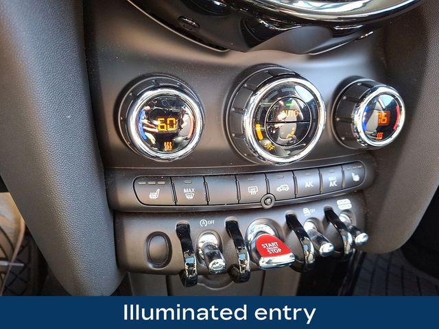 2024 MINI Hardtop 4 Door Vehicle Photo in DANBURY, CT 06810-5034