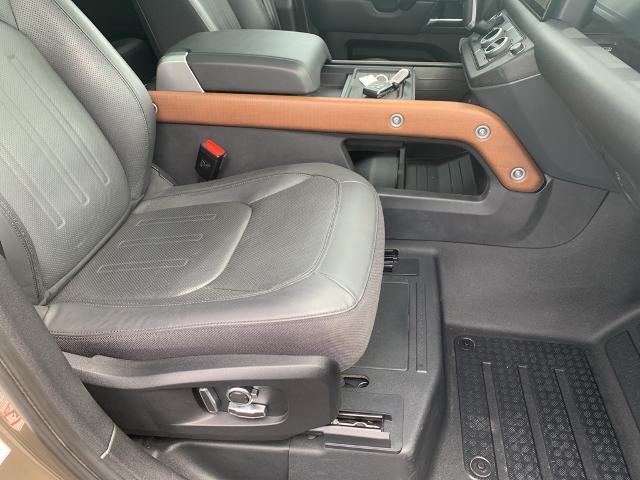 2023 Defender Vehicle Photo in GREEN BAY, WI 54304-5303