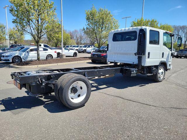 2024 Chevrolet Low Cab Forward 4500 Vehicle Photo in DANBURY, CT 06810-5034
