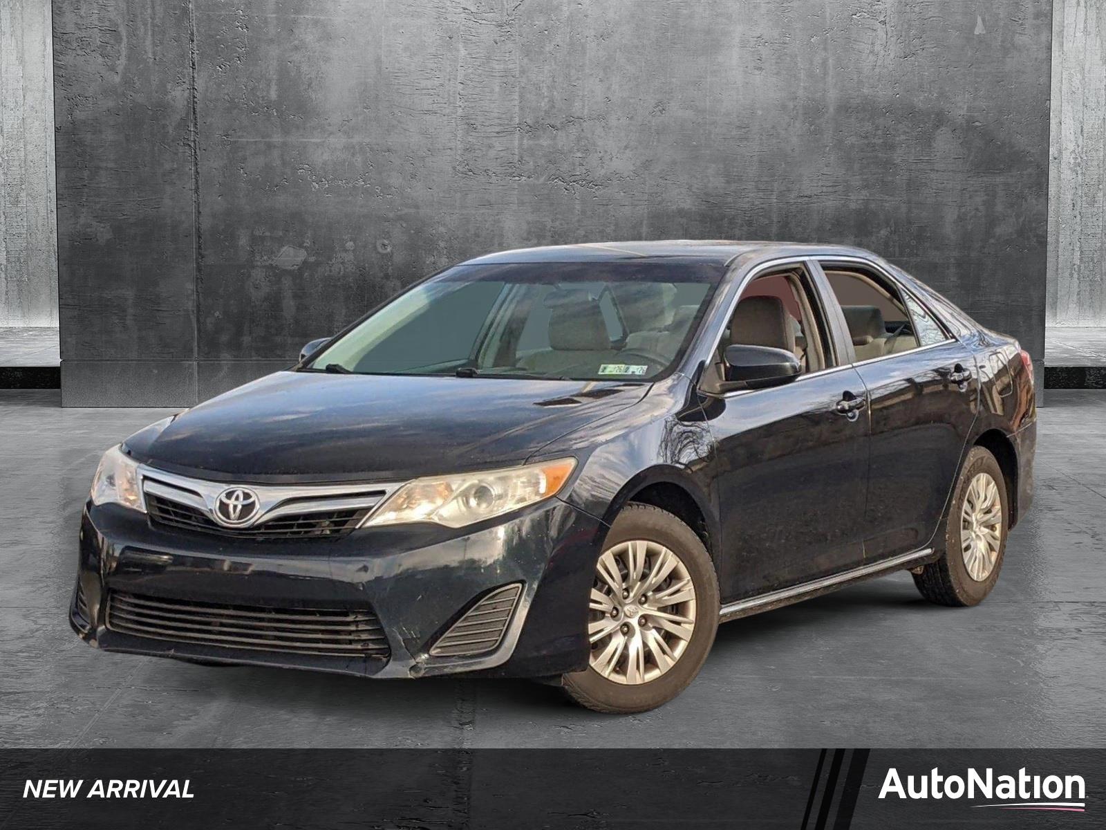 2013 Toyota Camry Vehicle Photo in TIMONIUM, MD 21093-2300
