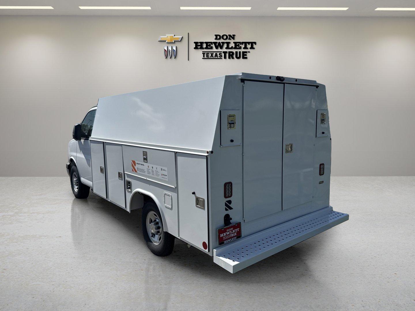 2025 Chevrolet Express Cutaway 3500 Vehicle Photo in GEORGETOWN, TX 78626-7508