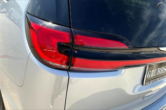 2024 Chrysler Pacifica Vehicle Photo in Grapevine, TX 76051