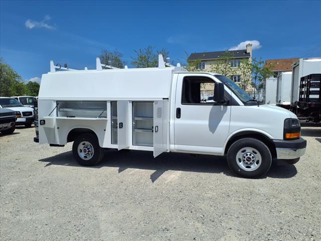 2024 GMC Savana Cutaway 3500 Vehicle Photo in LYNDHURST, NJ 07071-2008