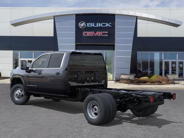 2025 GMC Sierra 3500 HD Chassis Cab Vehicle Photo in DANBURY, CT 06810-5034
