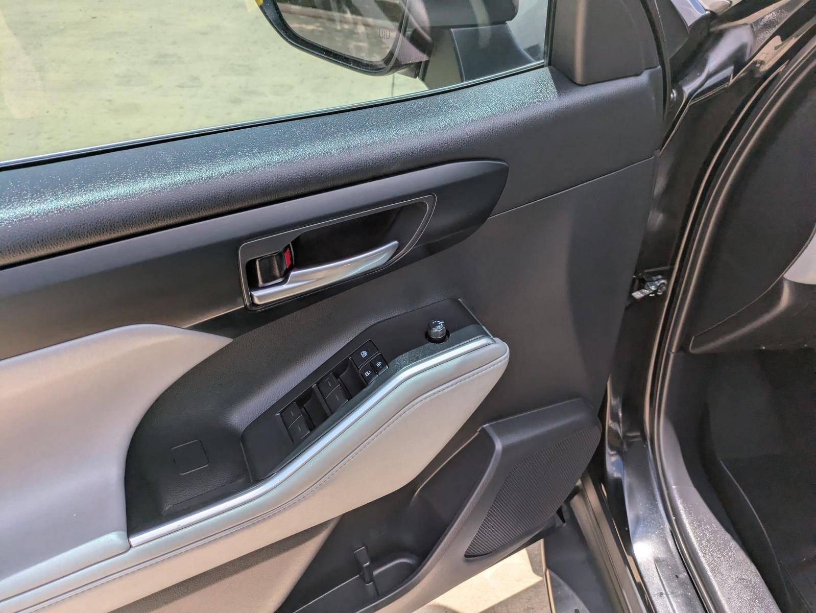 2021 Toyota Highlander Vehicle Photo in SELMA, TX 78154-1460