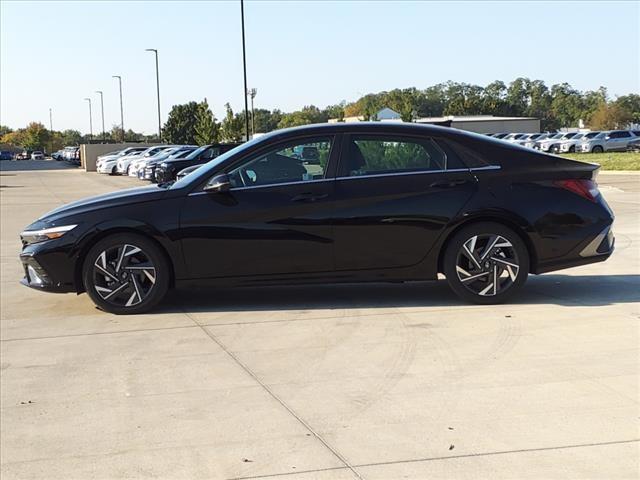 2024 Hyundai ELANTRA Vehicle Photo in Peoria, IL 61615