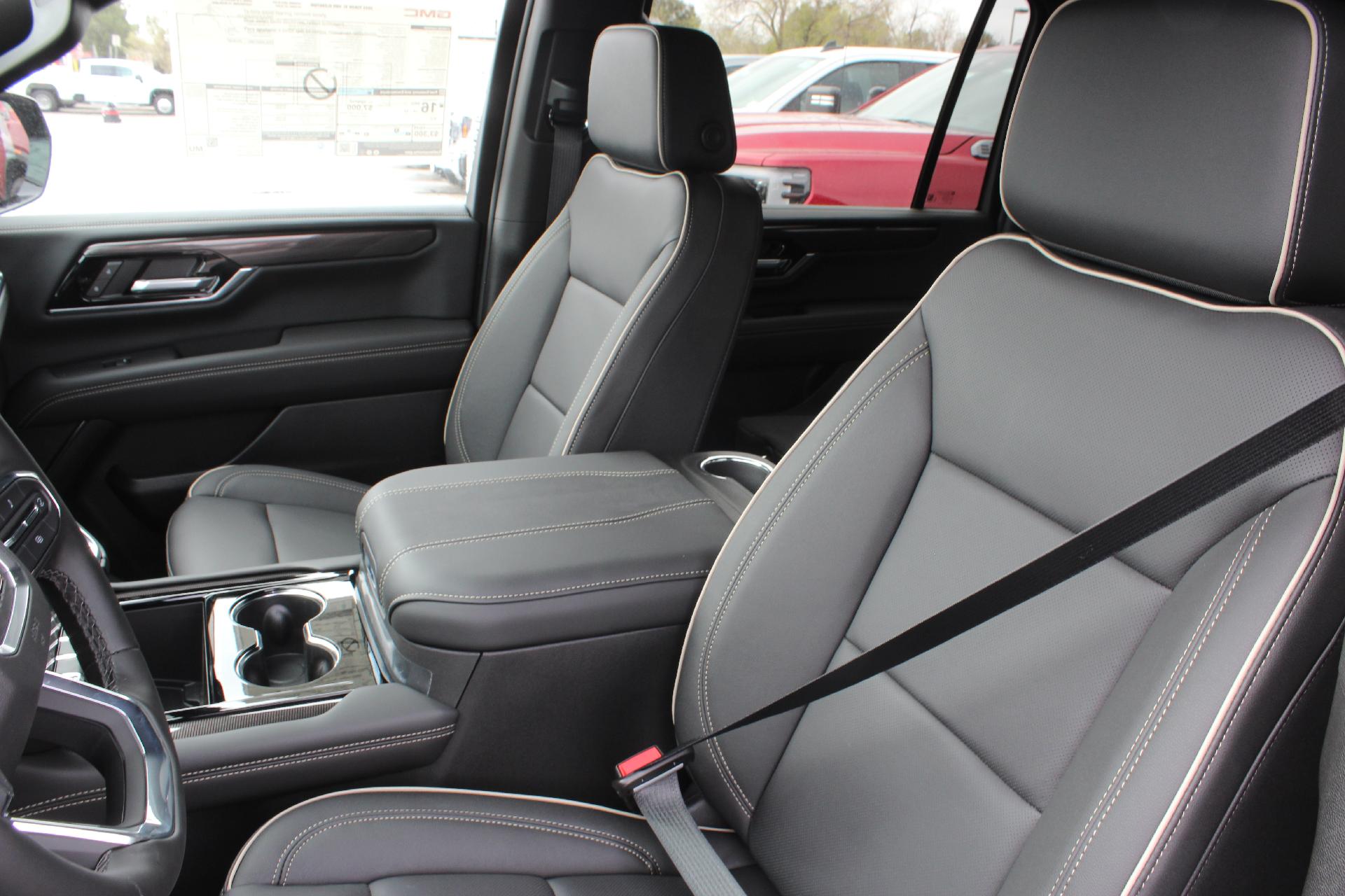2025 GMC Yukon XL Vehicle Photo in AURORA, CO 80012-4011