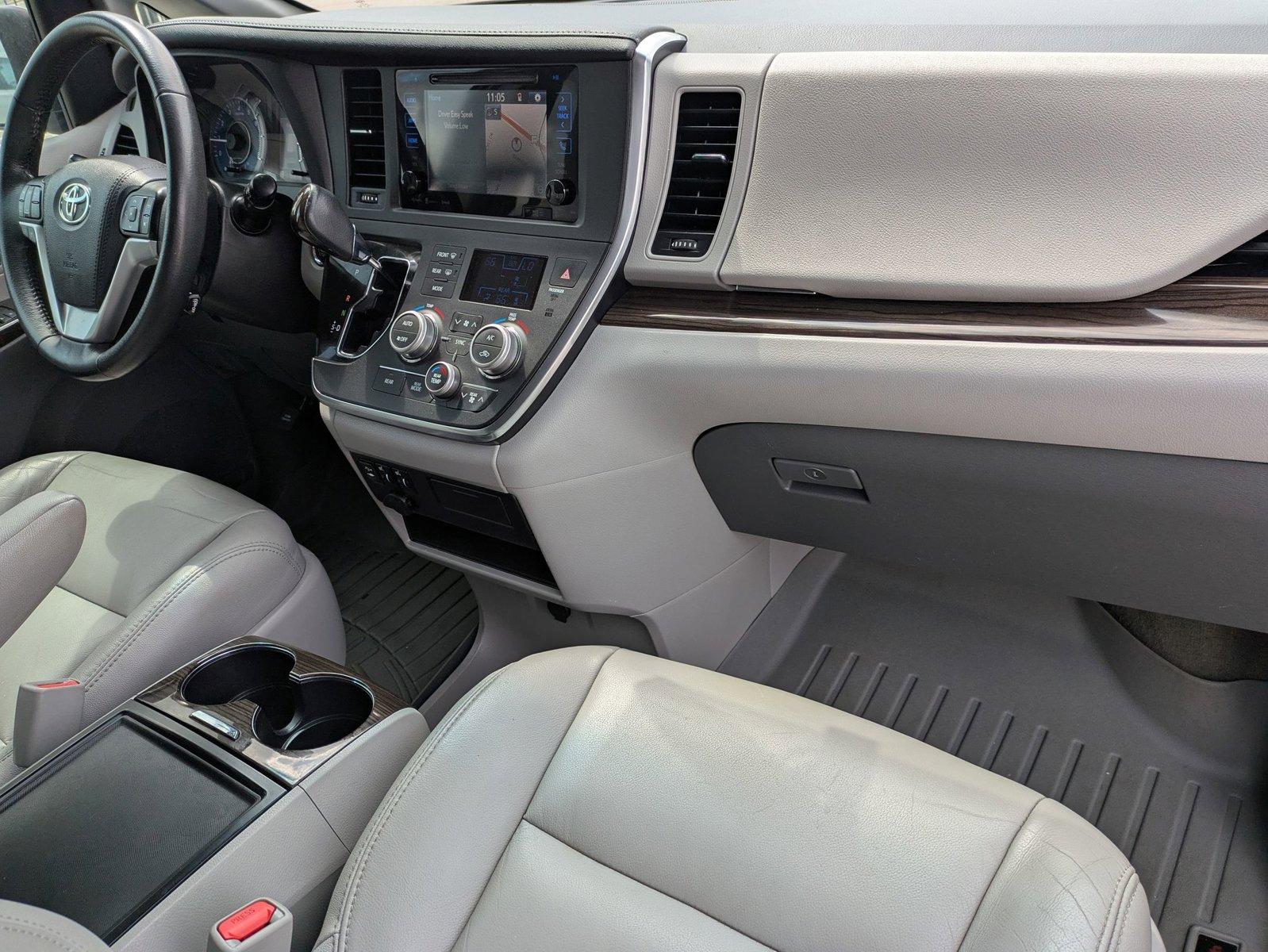 2017 Toyota Sienna Vehicle Photo in Corpus Christi, TX 78415