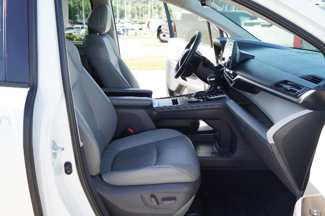 2021 Toyota Sienna Vehicle Photo in Riverdale, UT 84405