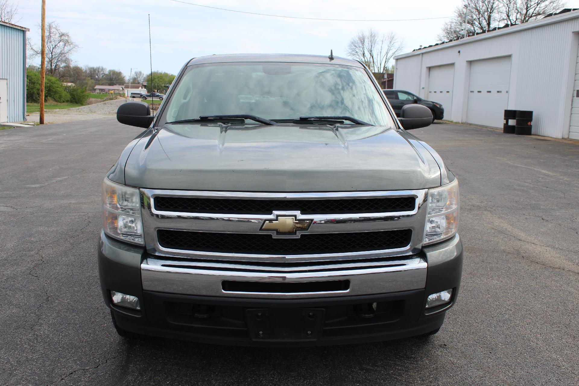 Used 2011 Chevrolet Silverado 1500 LT with VIN 3GCPKSE38BG234389 for sale in Sparta, IL