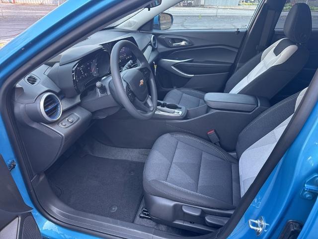 2025 Chevrolet Trax Vehicle Photo in MARION, NC 28752-6372
