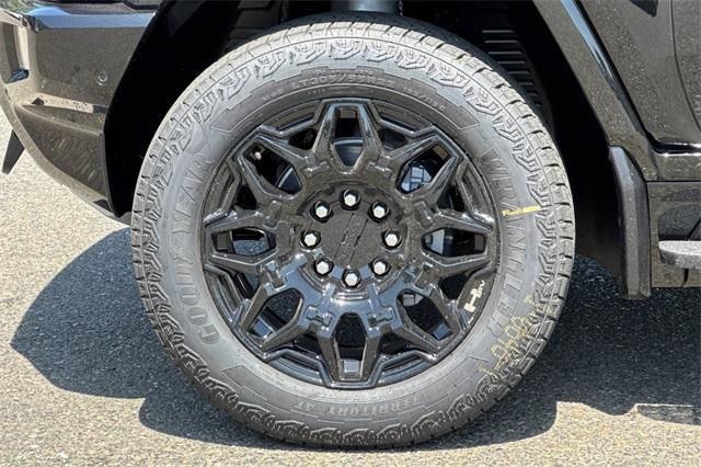 2025 GMC HUMMER EV SUV Vehicle Photo in ELK GROVE, CA 95757-8703