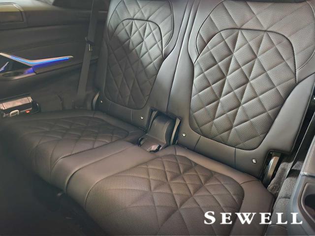 2025 BMW X7 xDrive40i Vehicle Photo in PLANO, TX 75024