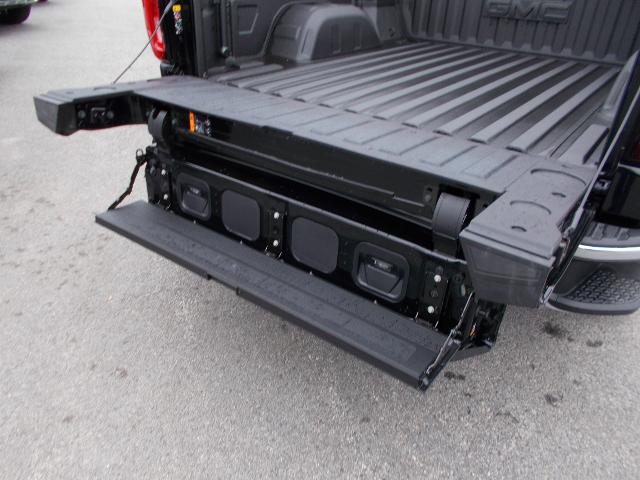2025 GMC Sierra 1500 Vehicle Photo in LOWELL, MA 01852-4336