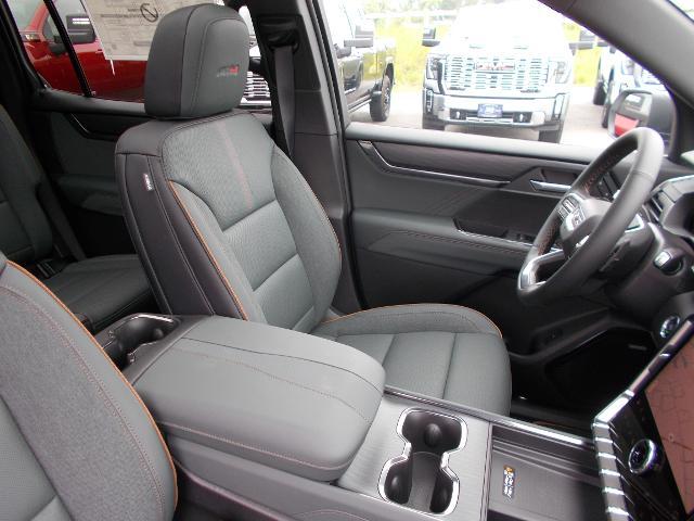 2025 GMC Acadia Vehicle Photo in LOWELL, MA 01852-4336