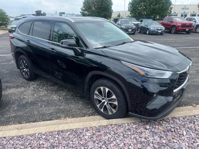 2022 Toyota Highlander Vehicle Photo in MIDDLETON, WI 53562-1492