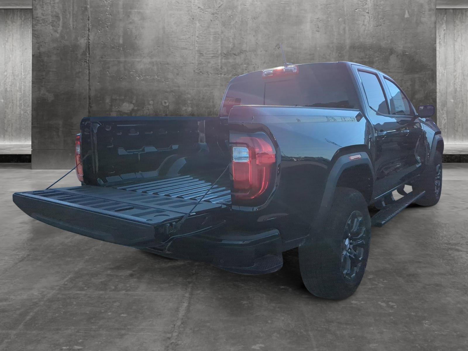 2024 GMC Canyon Vehicle Photo in MEMPHIS, TN 38115-1503