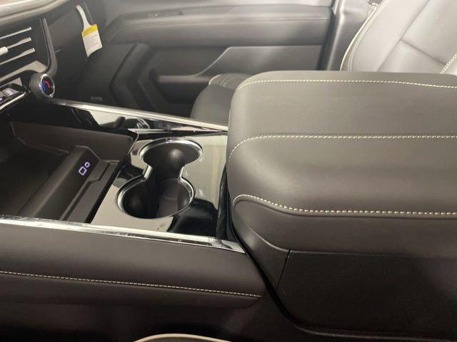 2025 Chevrolet Suburban Vehicle Photo in PHOENIX, AZ 85014-3381
