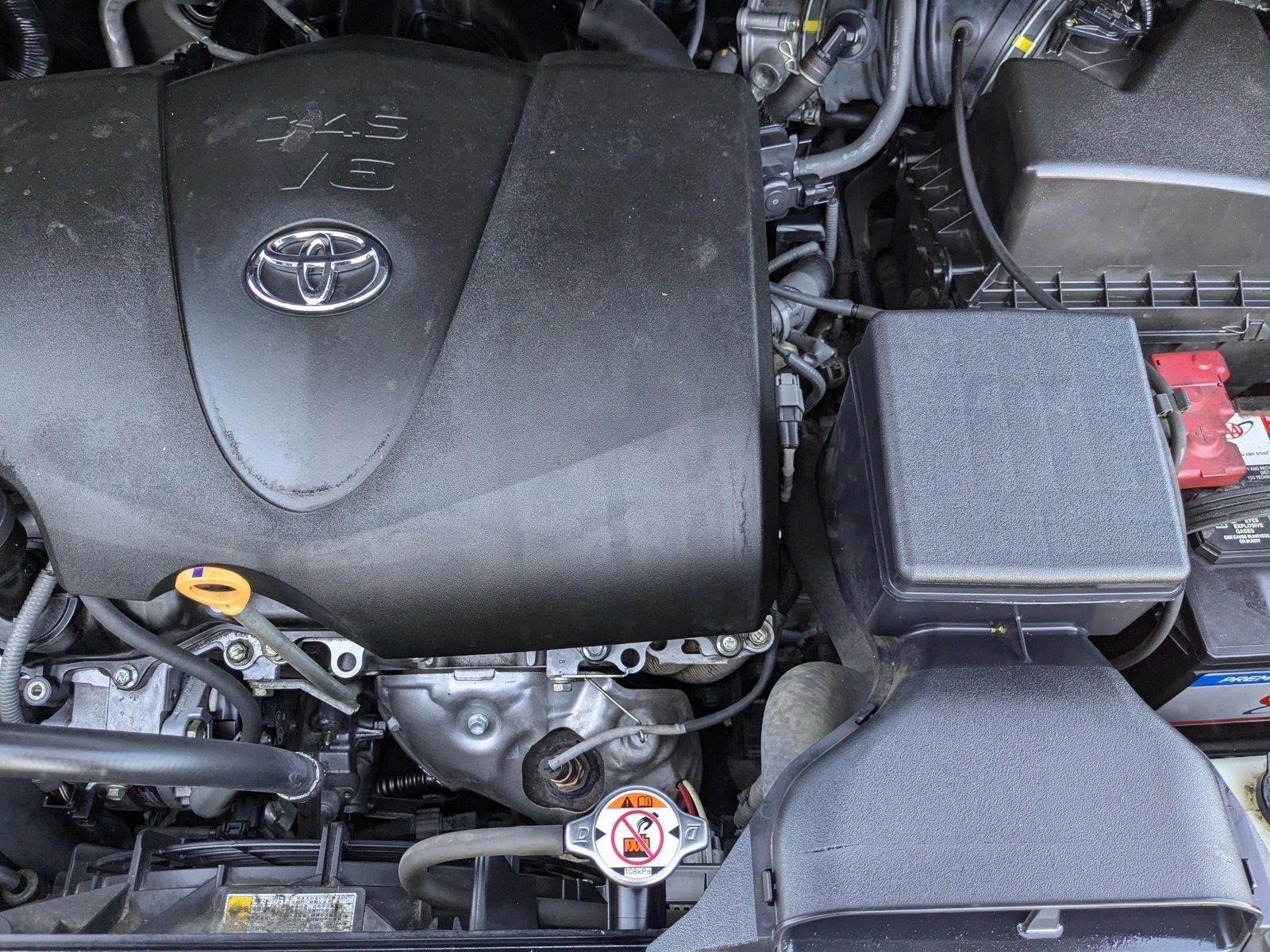 2018 Toyota Sienna Vehicle Photo in VALENCIA, CA 91355-1705