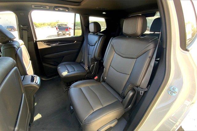 2025 Cadillac XT6 Vehicle Photo in KANSAS CITY, MO 64114-4545