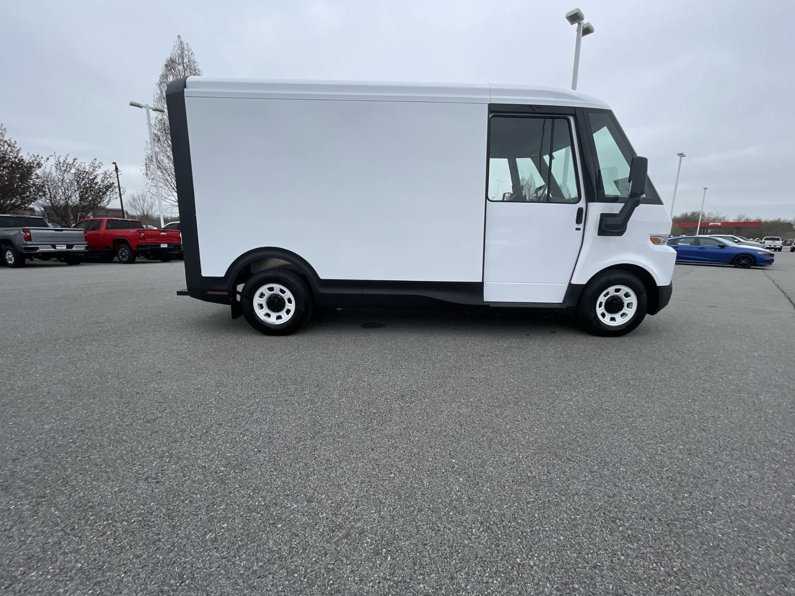 2025 Chevrolet BrightDrop 400 Vehicle Photo in BENTONVILLE, AR 72712-4322