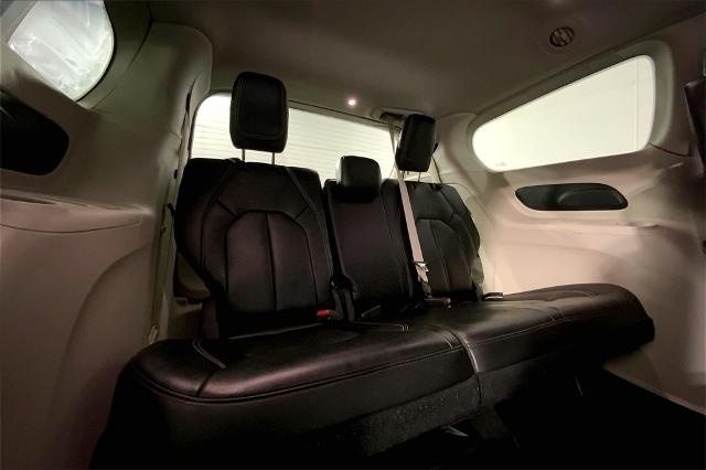 2023 Chrysler Pacifica Vehicle Photo in Kansas City, MO 64114