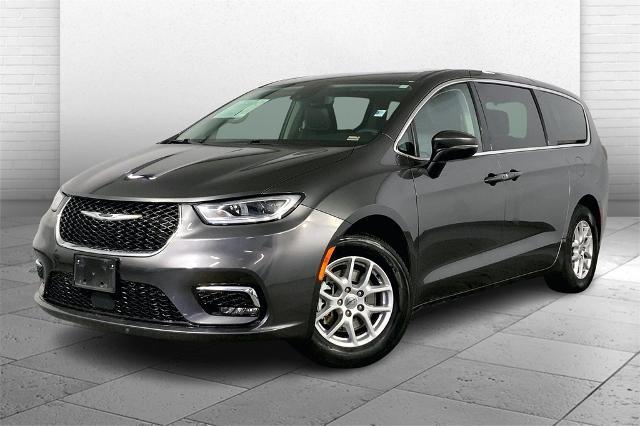 2023 Chrysler Pacifica Vehicle Photo in Lees Summit, MO 64086