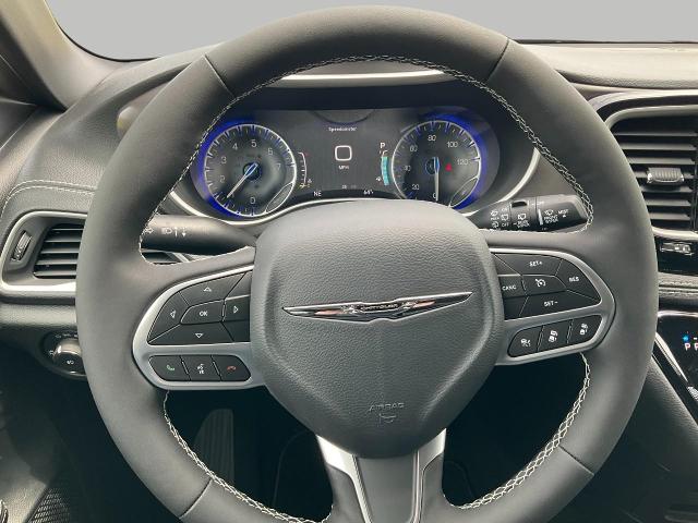 2025 Chrysler Pacifica Vehicle Photo in Kaukauna, WI 54130