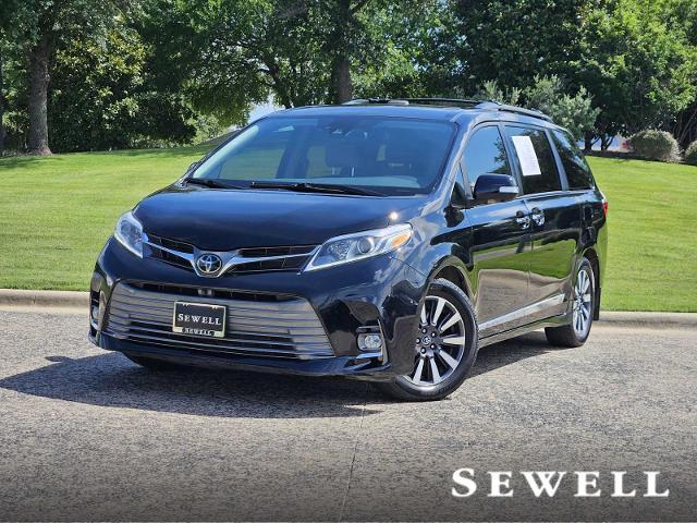 2020 Toyota Sienna Vehicle Photo in FORT WORTH, TX 76132