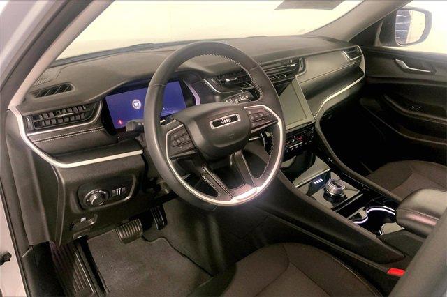 2023 Jeep Grand Cherokee L Vehicle Photo in KANSAS CITY, MO 64114-4502