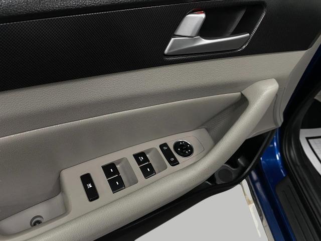 2017 Hyundai SONATA Vehicle Photo in Oshkosh, WI 54904