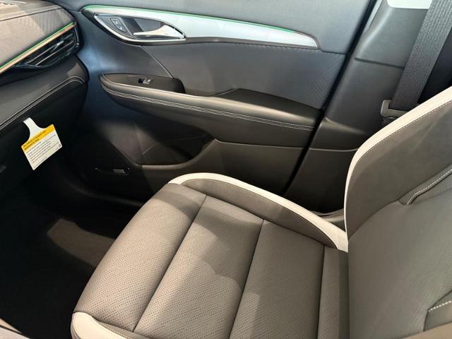 2025 Buick Envision Vehicle Photo in COLUMBIA, MO 65203-3903