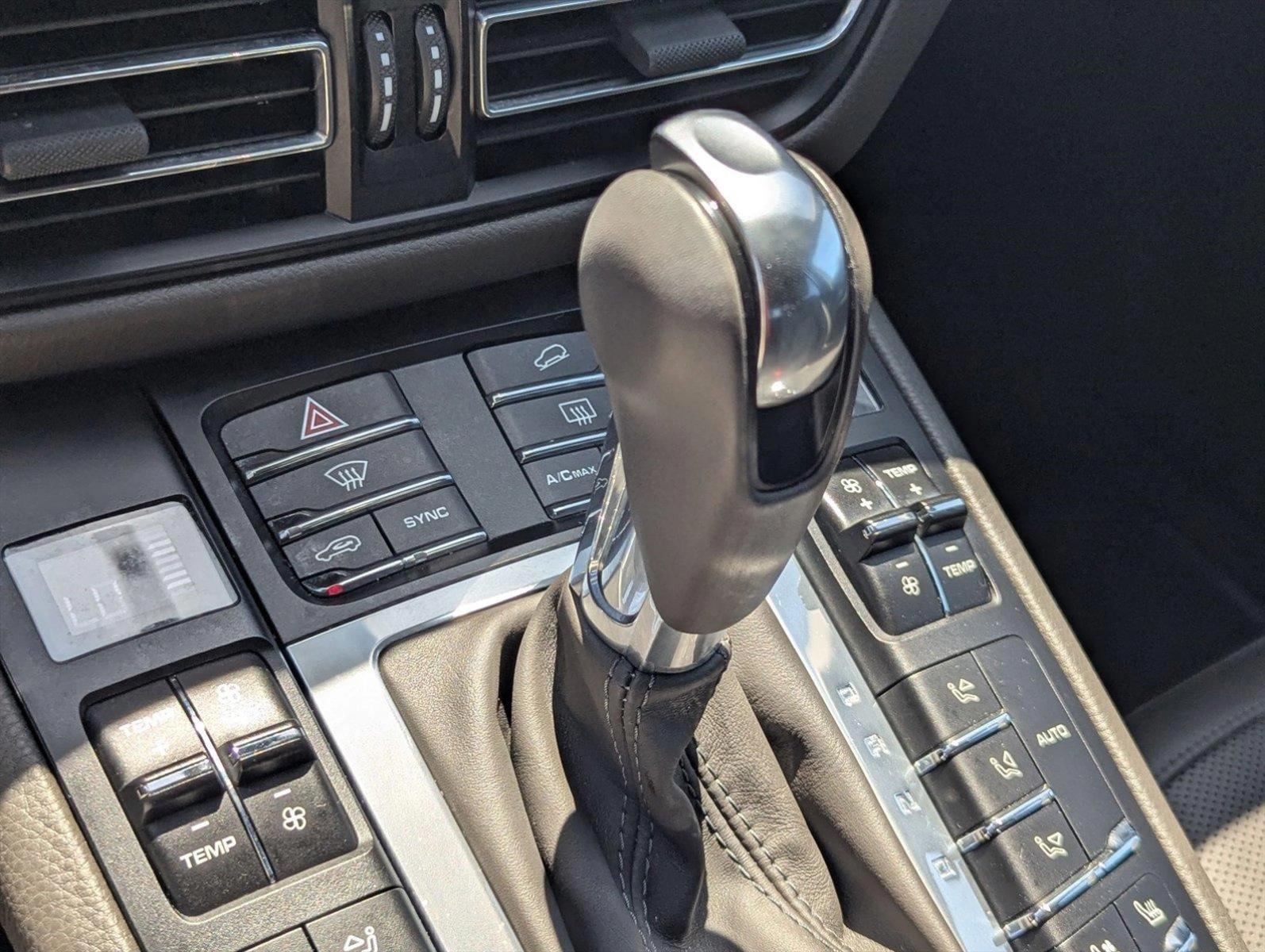 2019 Porsche Macan Vehicle Photo in Delray Beach, FL 33444