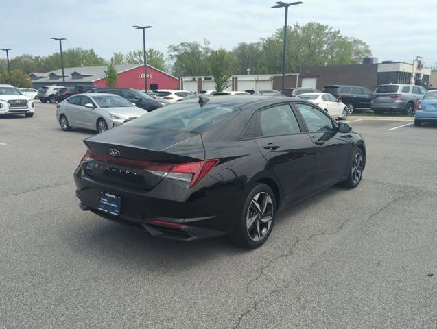 2023 Hyundai ELANTRA Vehicle Photo in Merrillville, IN 46410